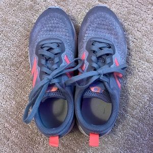 New Balance tennis shoes